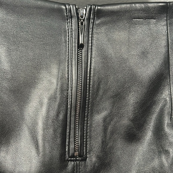 WHBM Faux Leather Black Mini Skirt Stretchy sides size 6 - Picture 6 of 10